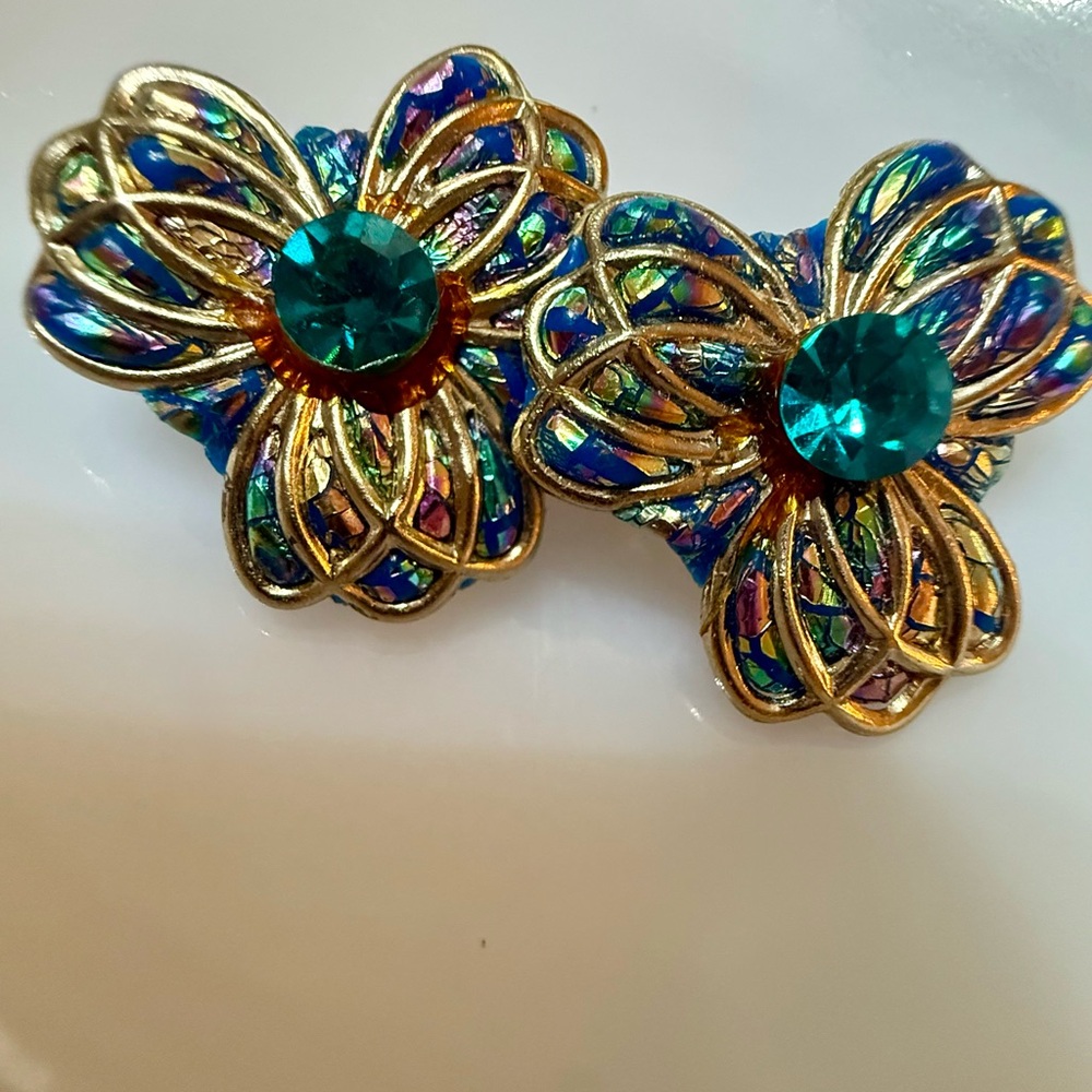 Vintage 50s/60s Clip-On earrings Teal & AB Blue Aurora Borealis - 1" Unsigned